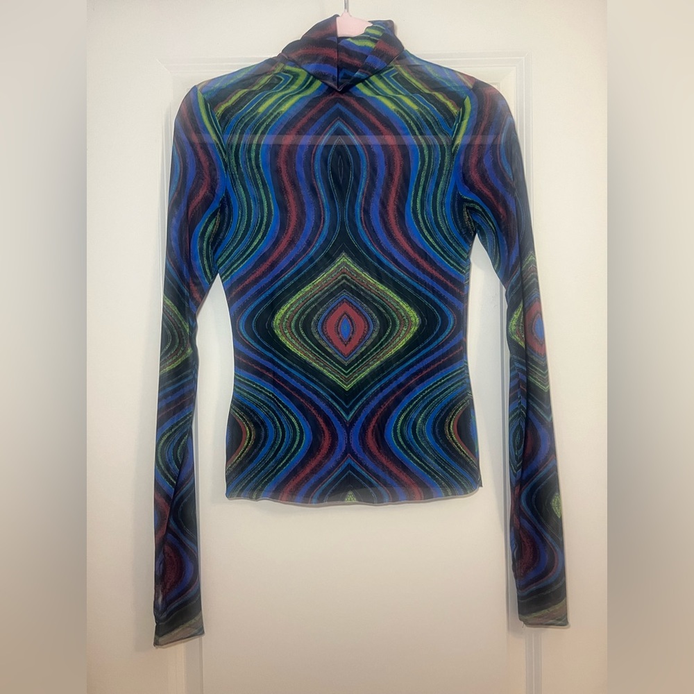 Electric swirl sheer top